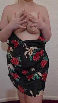 Sborra guarda secy casalinga si scopa dalla sua sexy camicia da notte