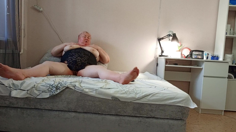 Zona901: Novia juega con sus tetas abre las piernas y se...