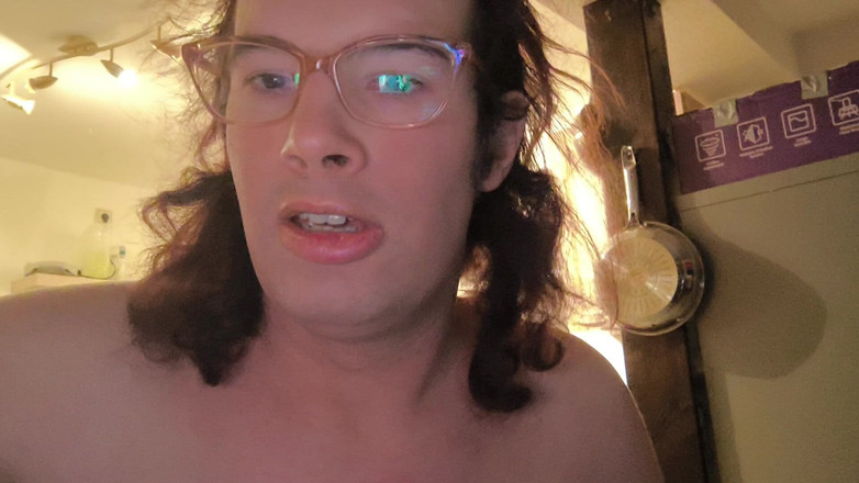 JanineLang: 裸でゴミを出しました(隣人にやられた)