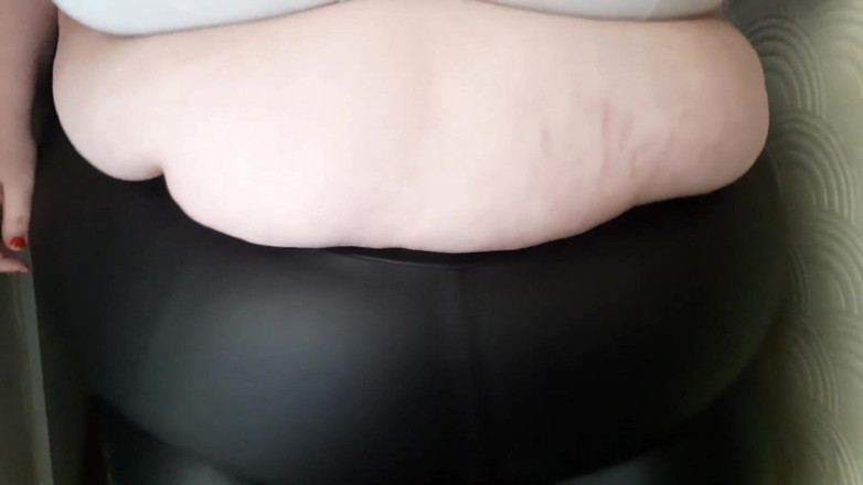 SSBBWLadyBrads: 胖美女 ssbbw 通往天堂的楼梯 - 楼梯