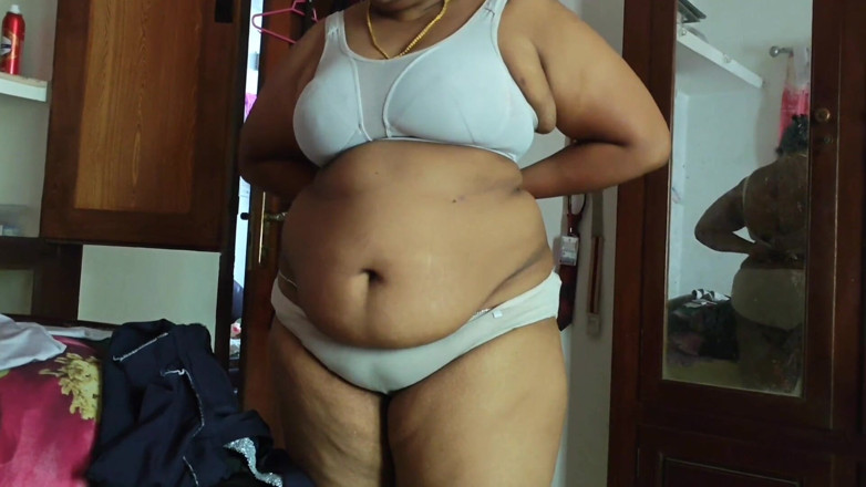 Anne Ipe: Gordinha indiana menina tira completamente a roupa para a câmera...