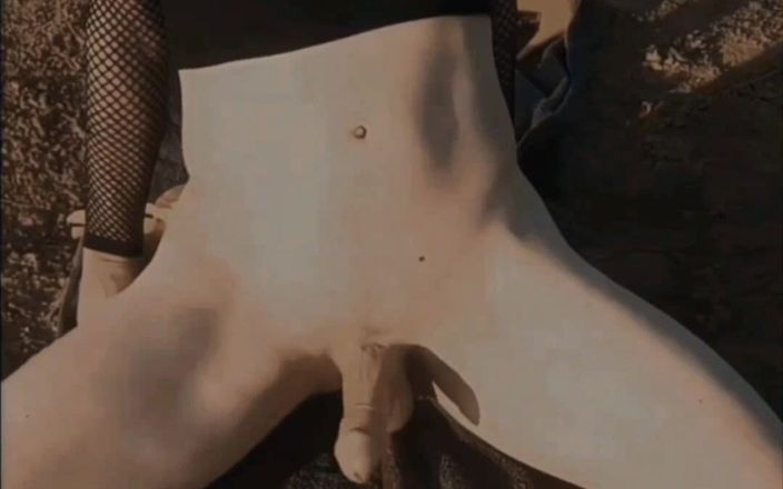 Lizzaal ZZ: Jazda moim dildo na zewnątrz do piszczącego intensywnego orgazmu