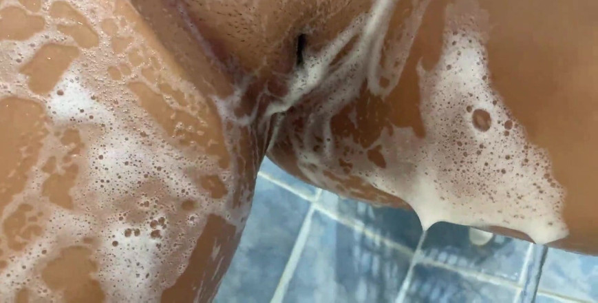Lux Eva: Je prends une douche torride
