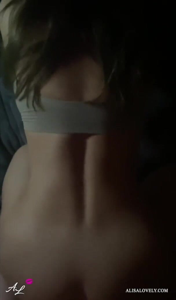 Alisa Lovely: Večerní šukání krásné brunetky s pawg zezadu