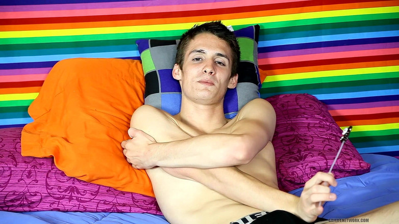 Lollipop Twinks: Bedårande Twink Leo Page ger bra intervju