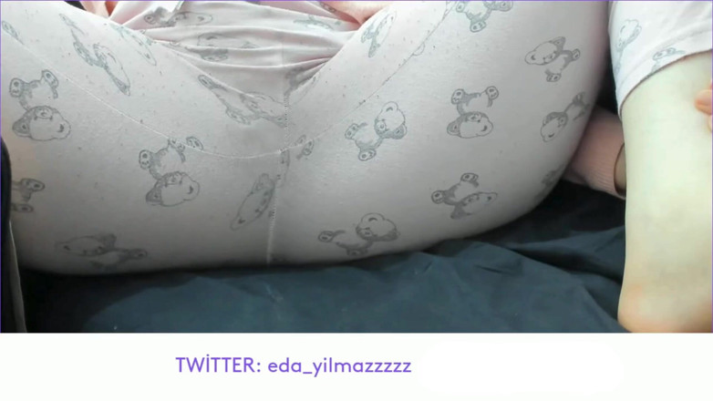 bigass_sexy_bigboobs: Masturbace v Pyžamu - Pohlazení kundičky v Pyžamu