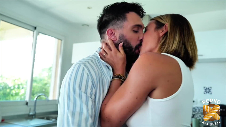 Porno Baguette: Pam hermosa rubia se la follan muy duro