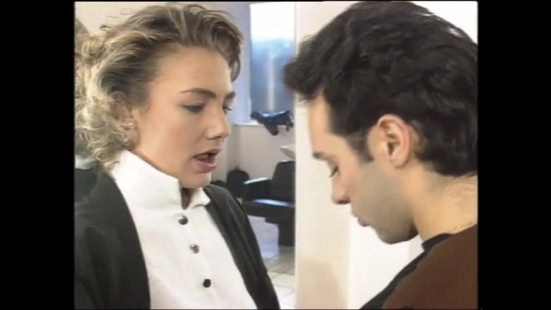 Vintage megastore: Úžasná blondýnka v černých punčochách a vysokých podpatcích ošukaná na stole...