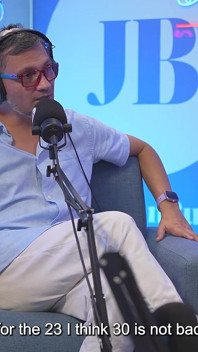 Megan Russo küçük kızıl saçlı porno oyuncu seçmelerinde yarağa ve titreşimli makineye biniyor - juan bustos podcast