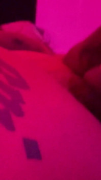 Eboni miang dengan tetek besar menjadi liar pada dildonya, si jalang solo tulen kesempurnaan