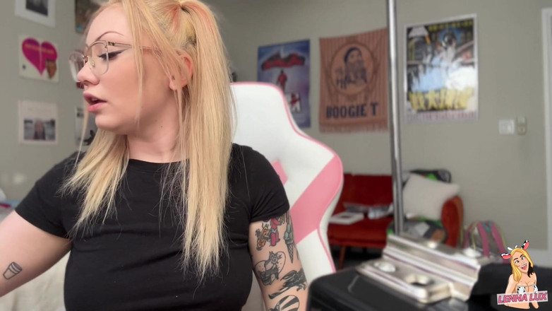 Lenna Lux: Despachetând mașina mea de futut