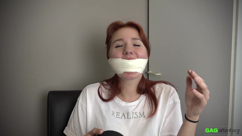 Gag Attack: 빨간 폭시 - 마이크로폼 테이프 재갈