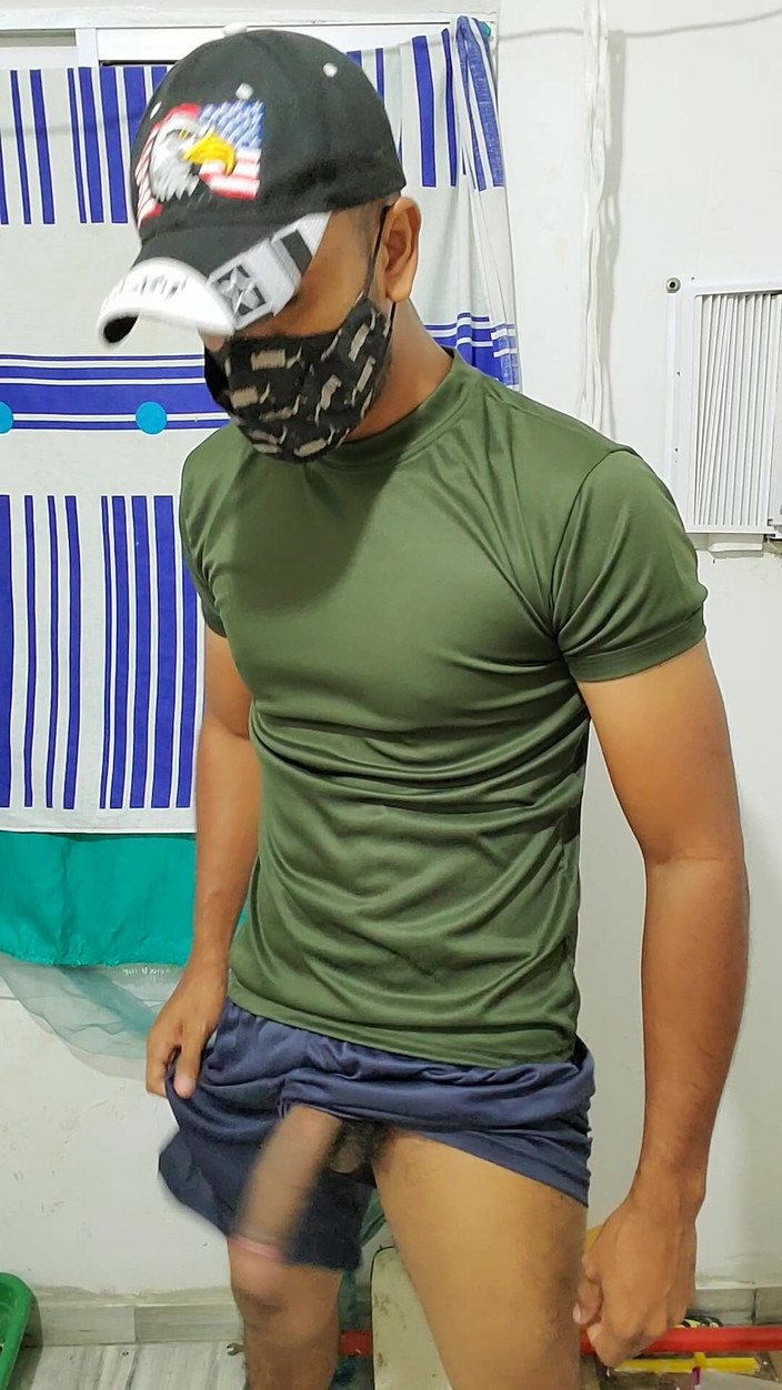 Charlieburrito: Un maschio militare indiano si masturba il cazzo