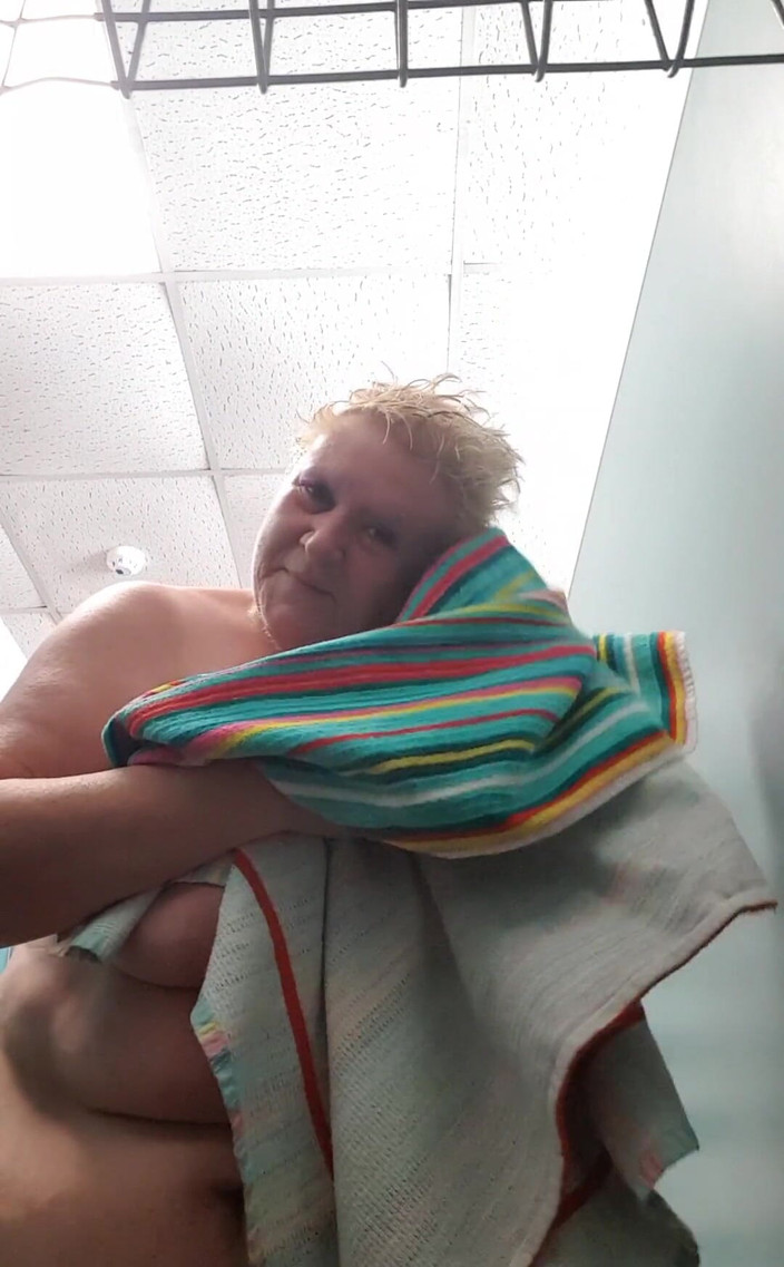 Uk Joolz: Asciugatevi nel camerino della piscina, dopo la mia nuotata di...