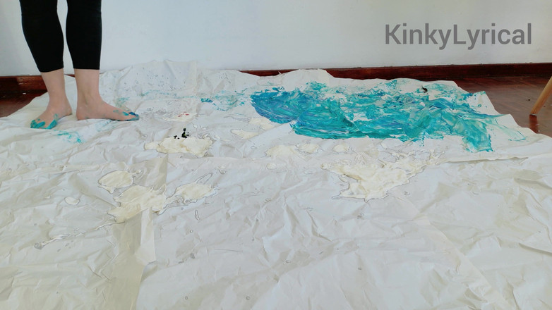 Kinky Lyrical: Nghệ thuật chân - vẽ bằng chân