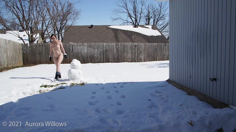 Aurora Willows: Outside making a snowman nude, behind the scenes