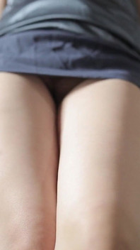 내 새 새틴 컬렉션을 가지고 젖탱이를 자위하는 인도 소녀