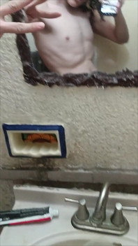 Giovane pene caotico attivo grande