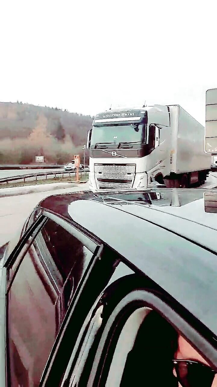 Slutboyben: Sürtükboyben cam4 seksi yıldızı teşhirci riskli cumblast iii