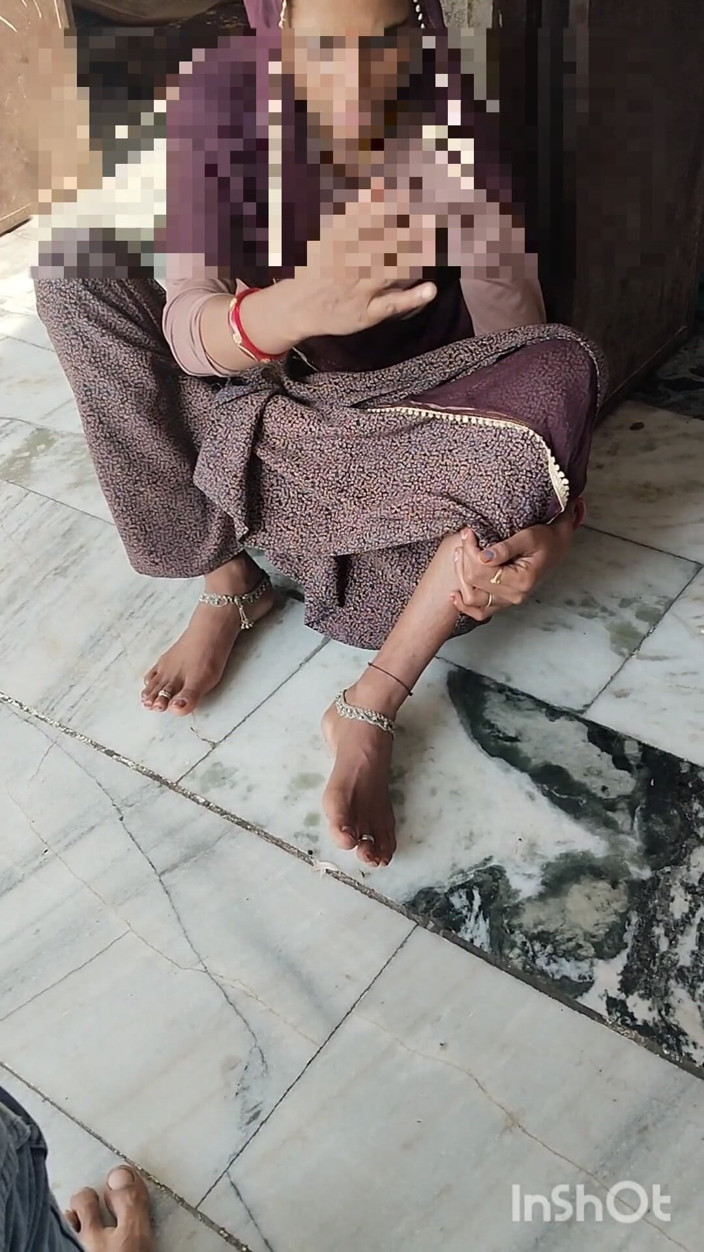 Pushpa-devi couple: Heute war pushpas ehemann nicht zu hause