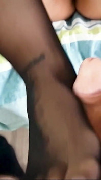 Spermie nohy!! Nylon Fetiš Děvka Chce Footjob A Sex!