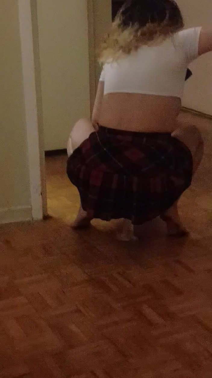 Peach pie: Écolière, entraînement avec un gode