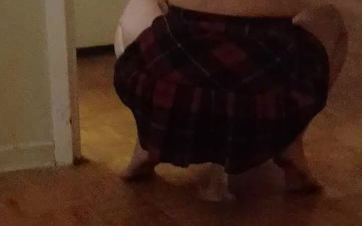 Peach pie: Schoolmeisje dildo oefenen run