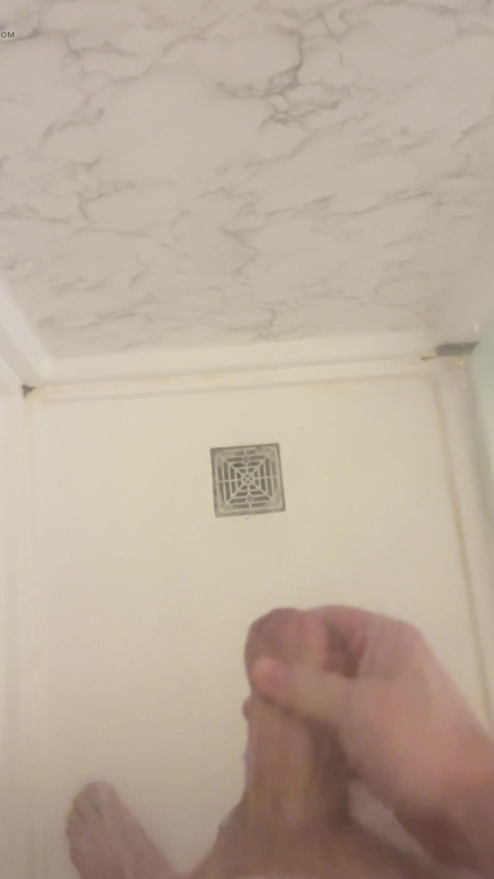 Respawn Daddy: Retired Army Veteran Playing with His Cock in the Shower