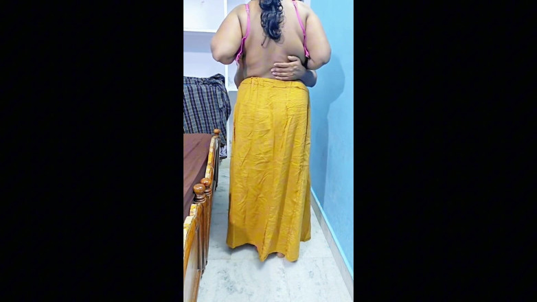 RoyToy: Minha sogra trocando de vestido, ela é um corpo muito quente...