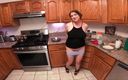 Erin Electra: Madrasta recebe na cozinha de seu enteado após o divórcio
