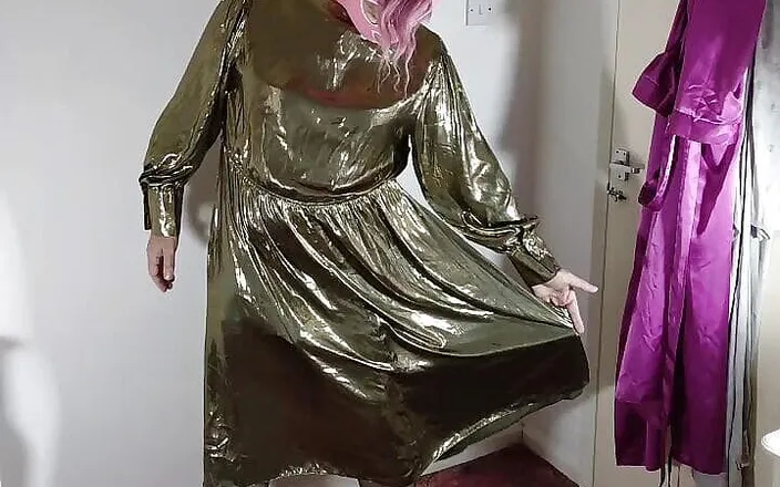 Nottstvslut: UK TV Slut Nottstvslut Shiny Gold Metallic Dress. Hot TV...