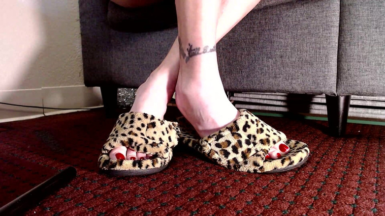 Abby Anna: Teen wiebelen in fuzzy slippers