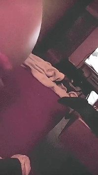 마스크로 바람을 피우는 동안 촬영하는 발정난 밀프와 시오후키
