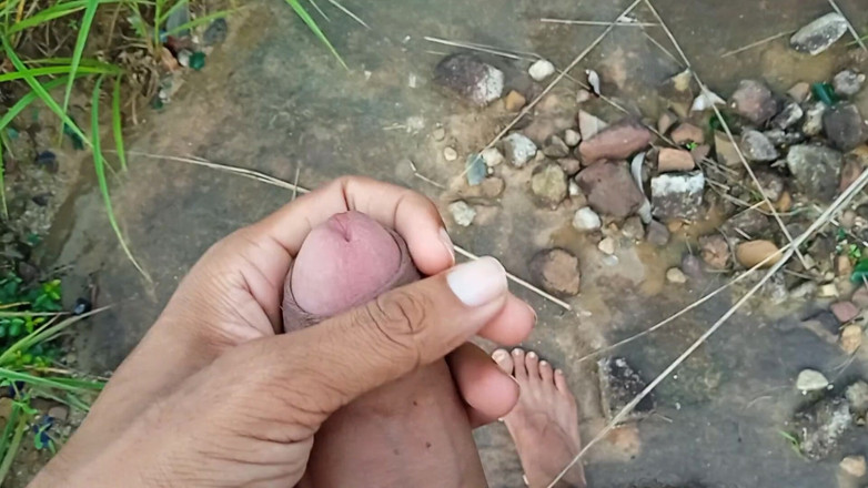 raoa6015: Deambulo desnuda y masturbándome