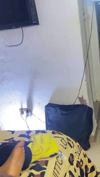 Înregistrare sexuală de acasă cu pulă mare futând o pizdă strâmtă până la ejaculare înăuntru