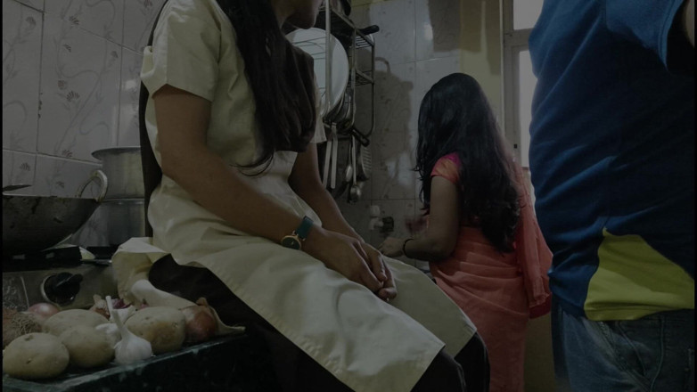 Mumbai Ashu: Jeden chlapec se dvěma dívkami, Mumbai Ashu Champa a Raj