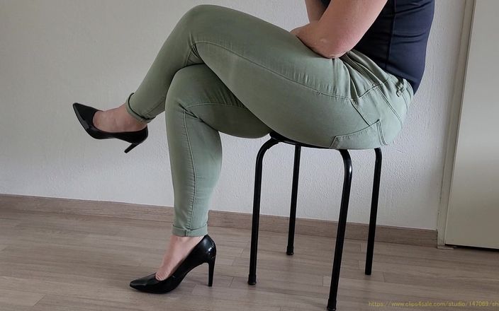 MisS Angel: Green Thight सेक्सी जींस और ऊँची एड़ी के जूते