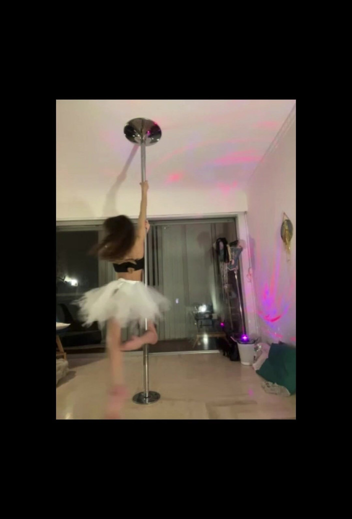 Chris06d72: Penari Telanjang