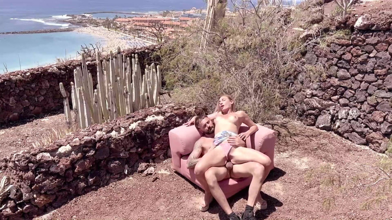 Deutschland Porno X: Gata sexy com peitos enormes naturais fotografada e fodida duro -...
