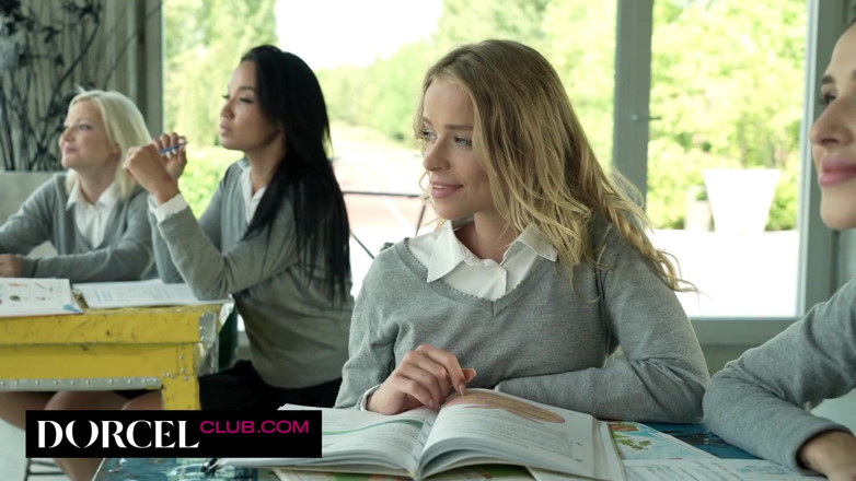 Dorcel Club: Lesbian Pulsion in the Toilet of the Institute