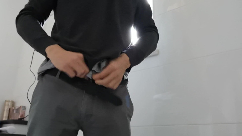 Rafael Torreano: Îmi trag pantalonii și lenjeria intimă și mă masturbez în toalete