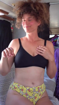 Milf divorciada desesperada se folla a un extraño por primera vez