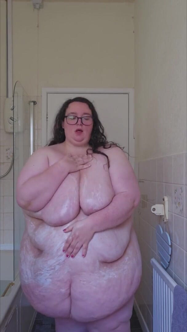 SSBBWLadyBrads: Товстушка товста богиня пінить жирне тіло, частина 2