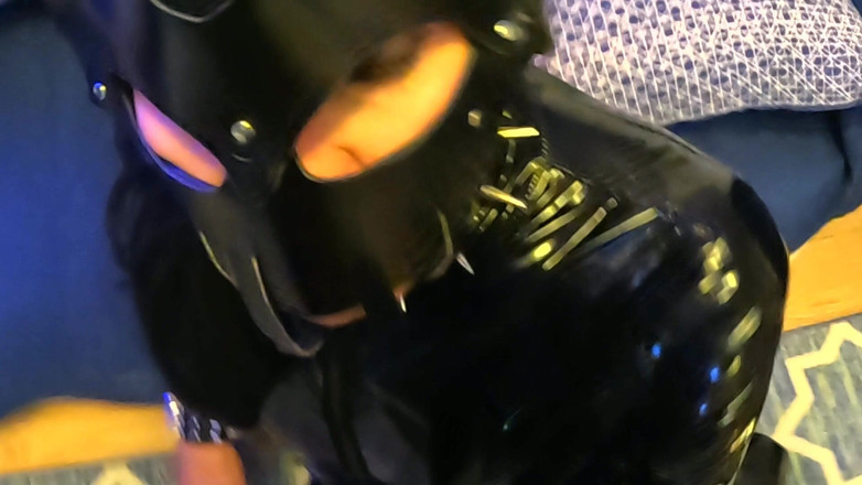 Tranny Bunny: Latex Kanin tranny stor kuk suger läder bdsm