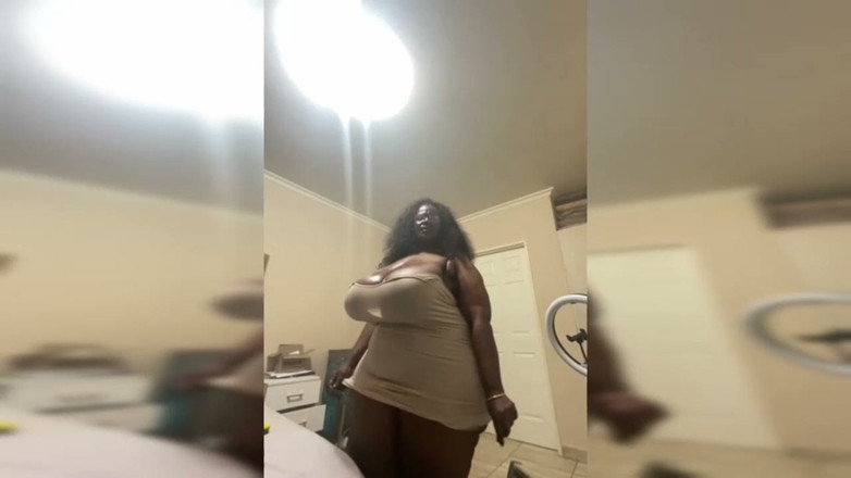 Legendary Booty Overdose: 部屋で一緒に来て
