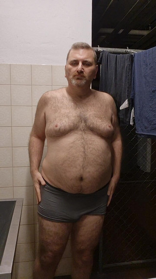 ChubbyDaddyBearLuka: Strip beruang gemuk dan berbulu di ruang cuci