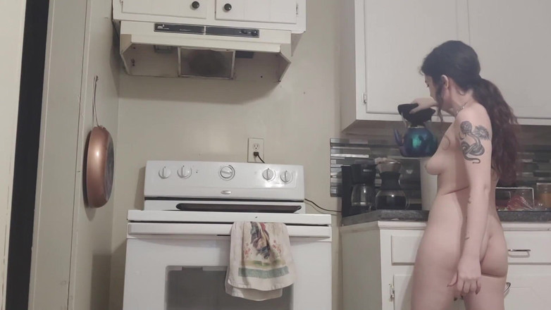 lilredvelvettt: Wie ich meinen kaffee am morgen nackt mache