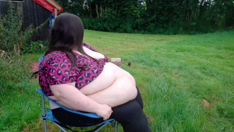 SSBBWLadyBrads: SSBBW 야외 배꼽 플레이와 걷기