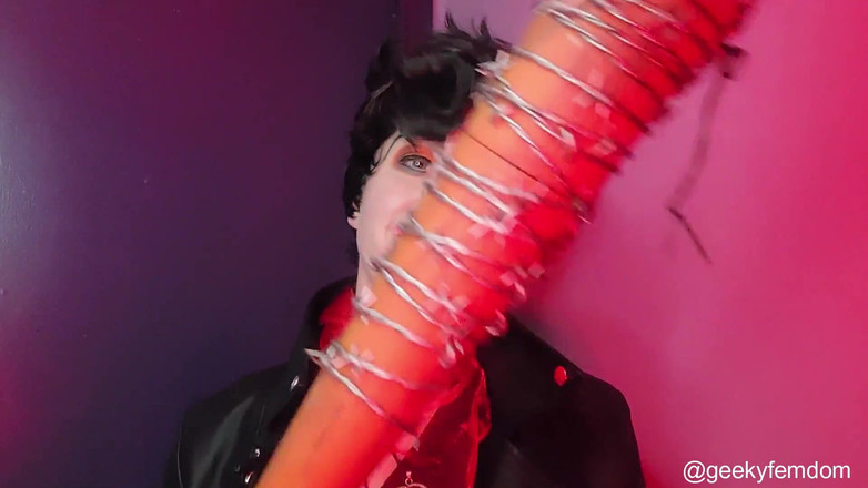 Geeky Femdom: Lady Neagan Menawarkan Perlindungan pada Harga