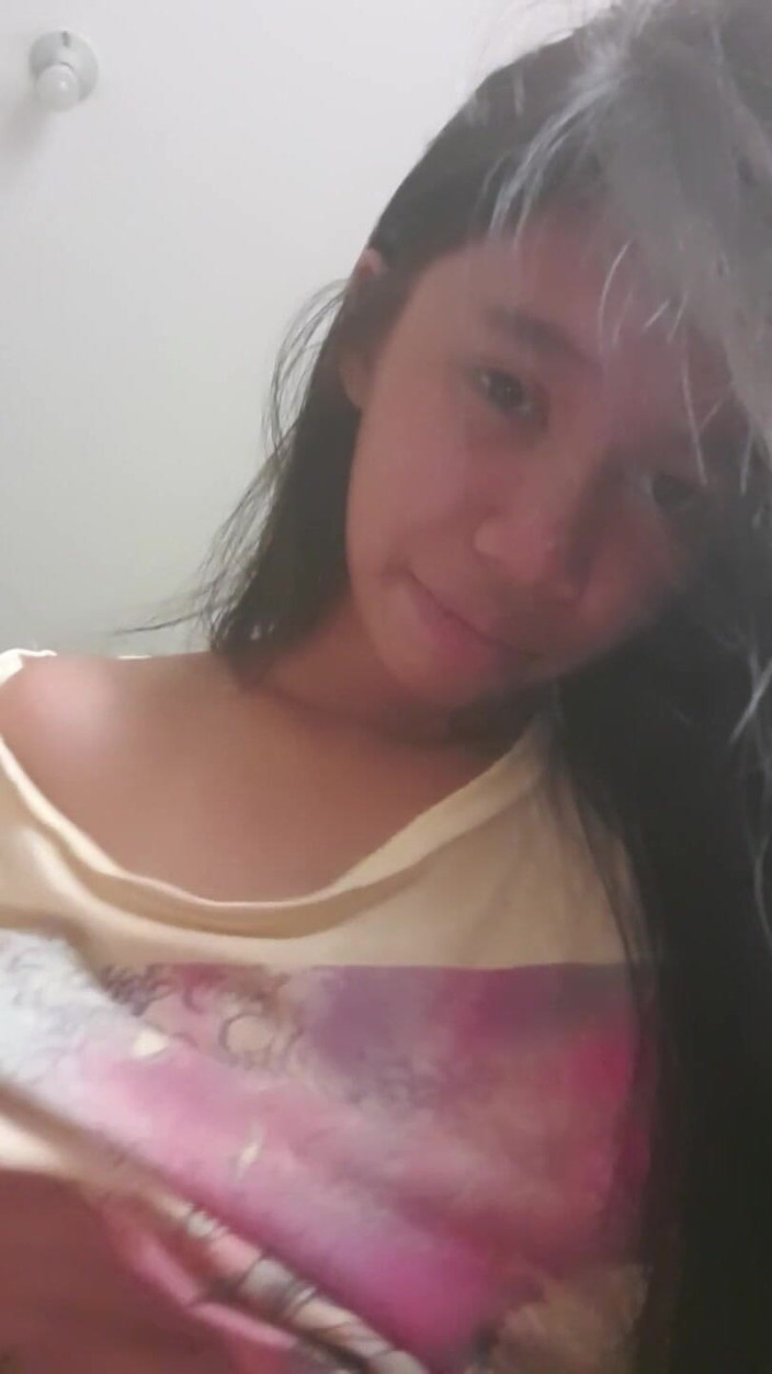 creamberryfairy: Показываю сиськи